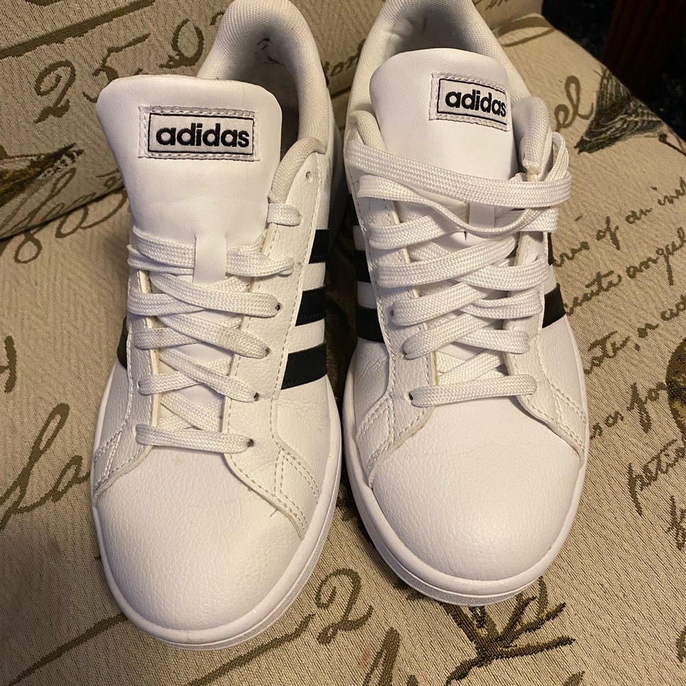 Gently worn Adidas Classic White and Black Stripe Kicks (6.5)